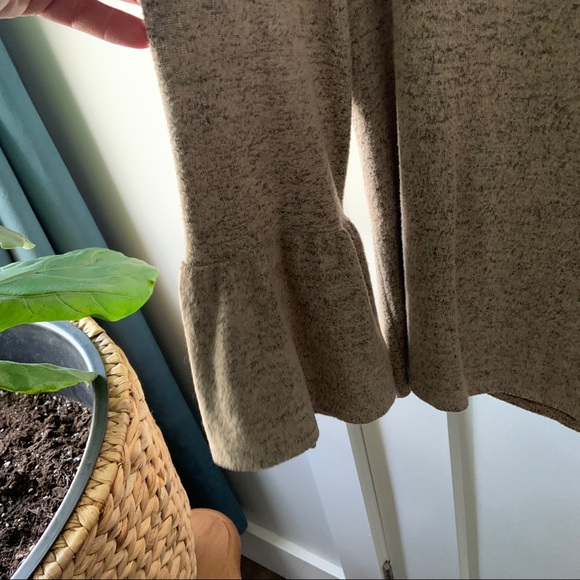 Lightweight sweater with bell sleeves - Picture 3 of 3